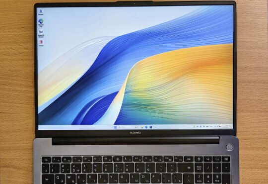 Best laptops of 2025 including MacBook Pro 16-inch, Dell XPS 15, Razer Blade 16, HP Spectre x360 14, and Lenovo ThinkPad X1 Carbon.