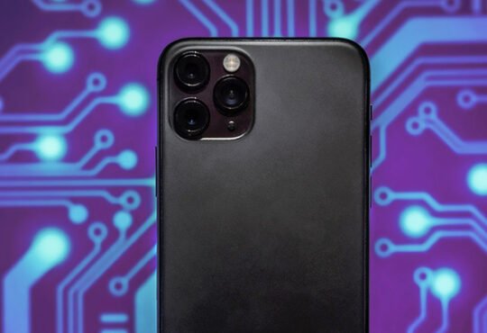 Best smartphones of 2025 including iPhone 15 Pro Max, Samsung Galaxy S25 Ultra, Google Pixel 9 Pro, OnePlus 12, and Xiaomi Mi 14 Pro.