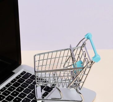 Online shopper using AI technology for personalized and secure e-commerce