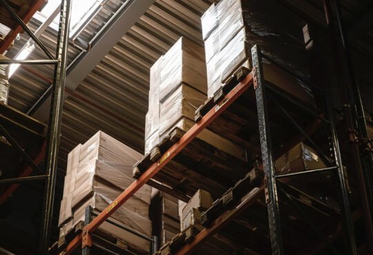 AI managing logistics and supply chain optimization in a smart warehouse