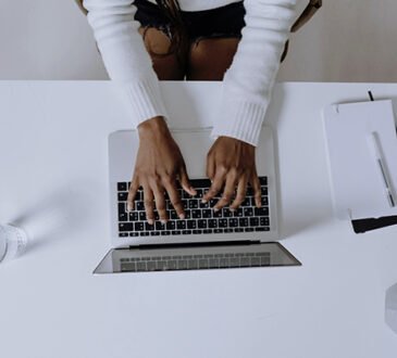 Artificial intelligence generating online income through digital tools and automation