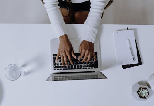 Artificial intelligence generating online income through digital tools and automation